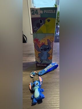 Lilo & Stitch Kids 24-Piece Puzzle and Blue Keychain Set